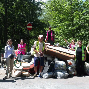Volunteers clean up River Don grot spot on Club Mill Road